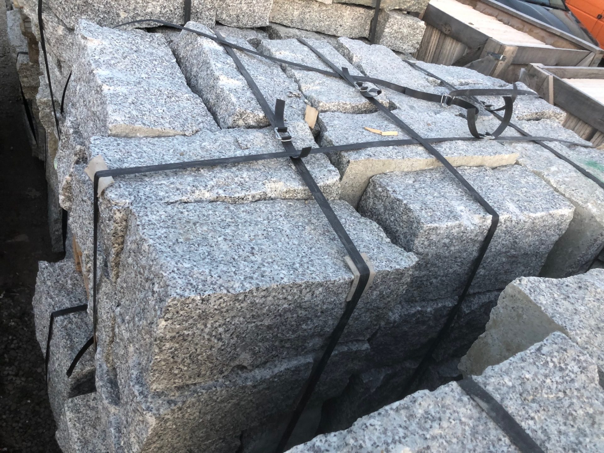 Granit Mauersteine 20x20x40cm allseits gespalten