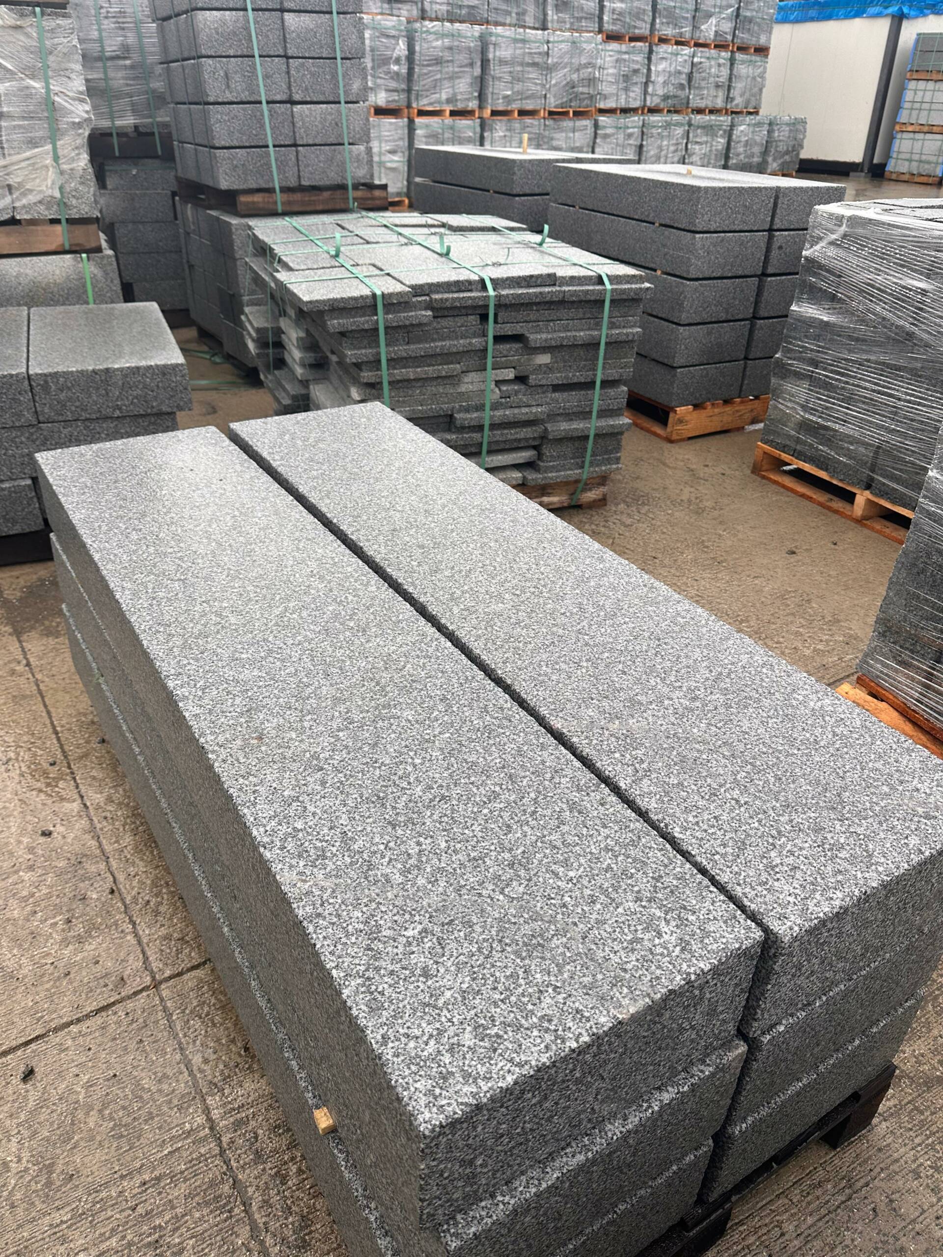 Granit Blockstufe 15x35x200 cm – Grau, feinkörnig, gesägt & sandgestrahlt, massive Gartenstufe – Bild 6