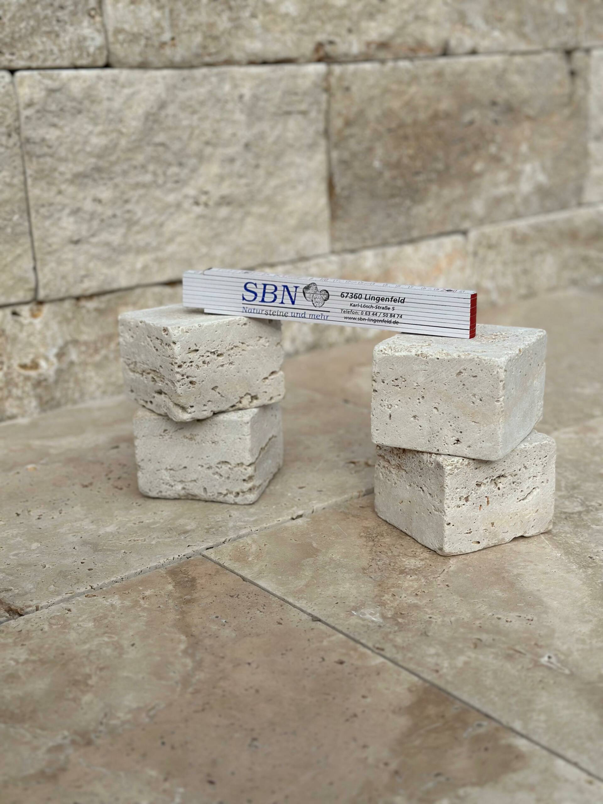 Travertin Classic Pflastersteine 10×10×7,5 cm – getrommelt | mediterrane Natursteinoptik
