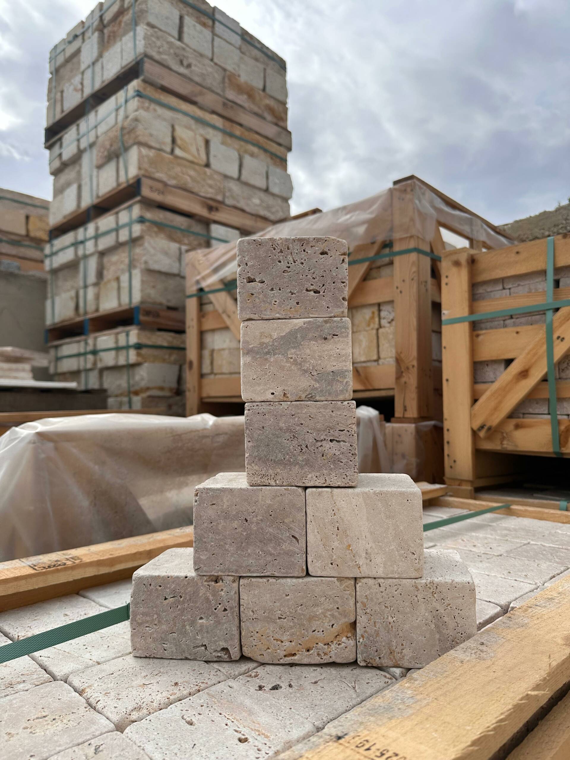 Travertin Classic Pflastersteine 10×10×7,5 cm – getrommelt | mediterrane Natursteinoptik – Bild 9