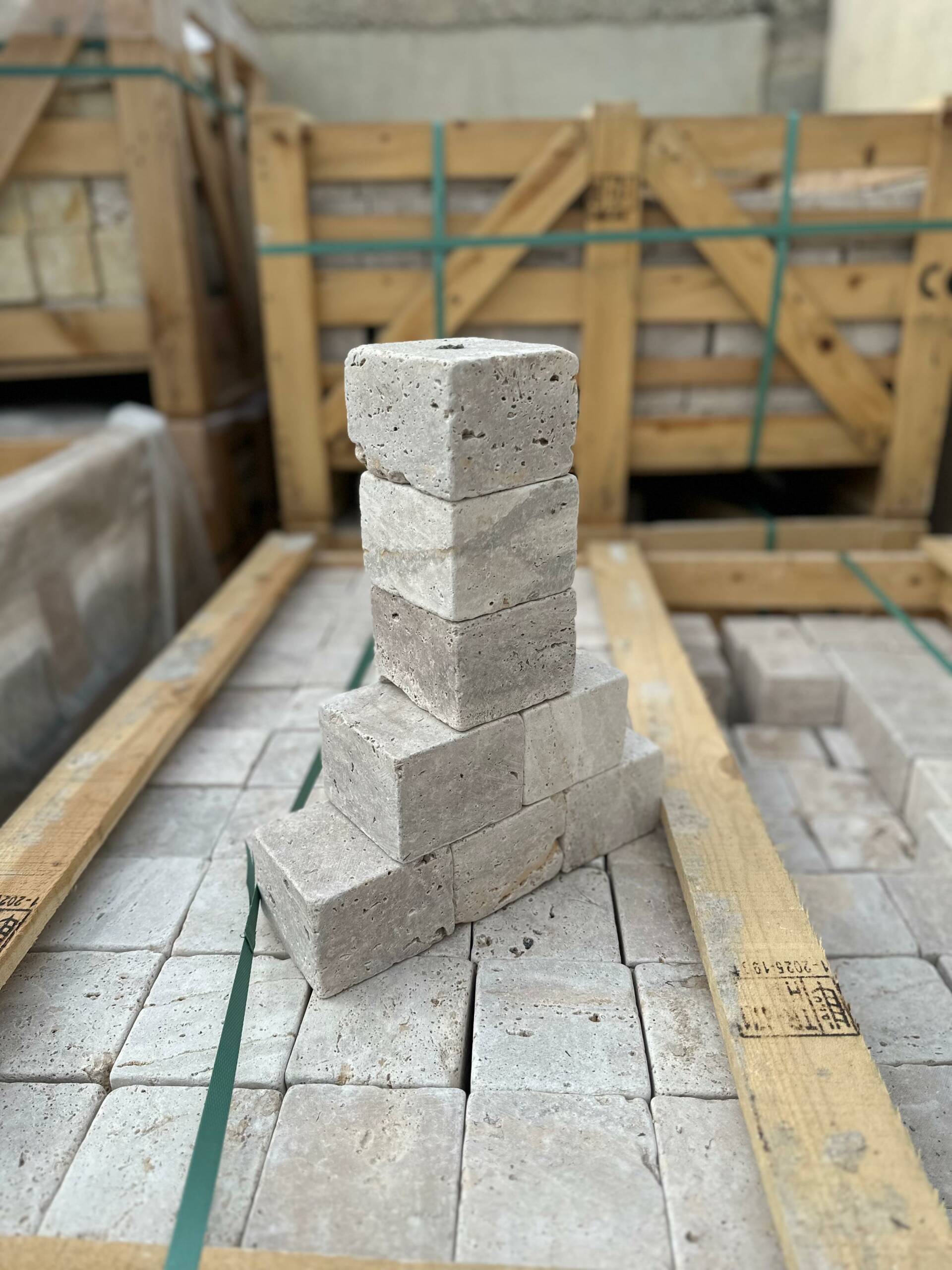 Travertin Classic Pflastersteine 10×10×7,5 cm – getrommelt | mediterrane Natursteinoptik – Bild 3