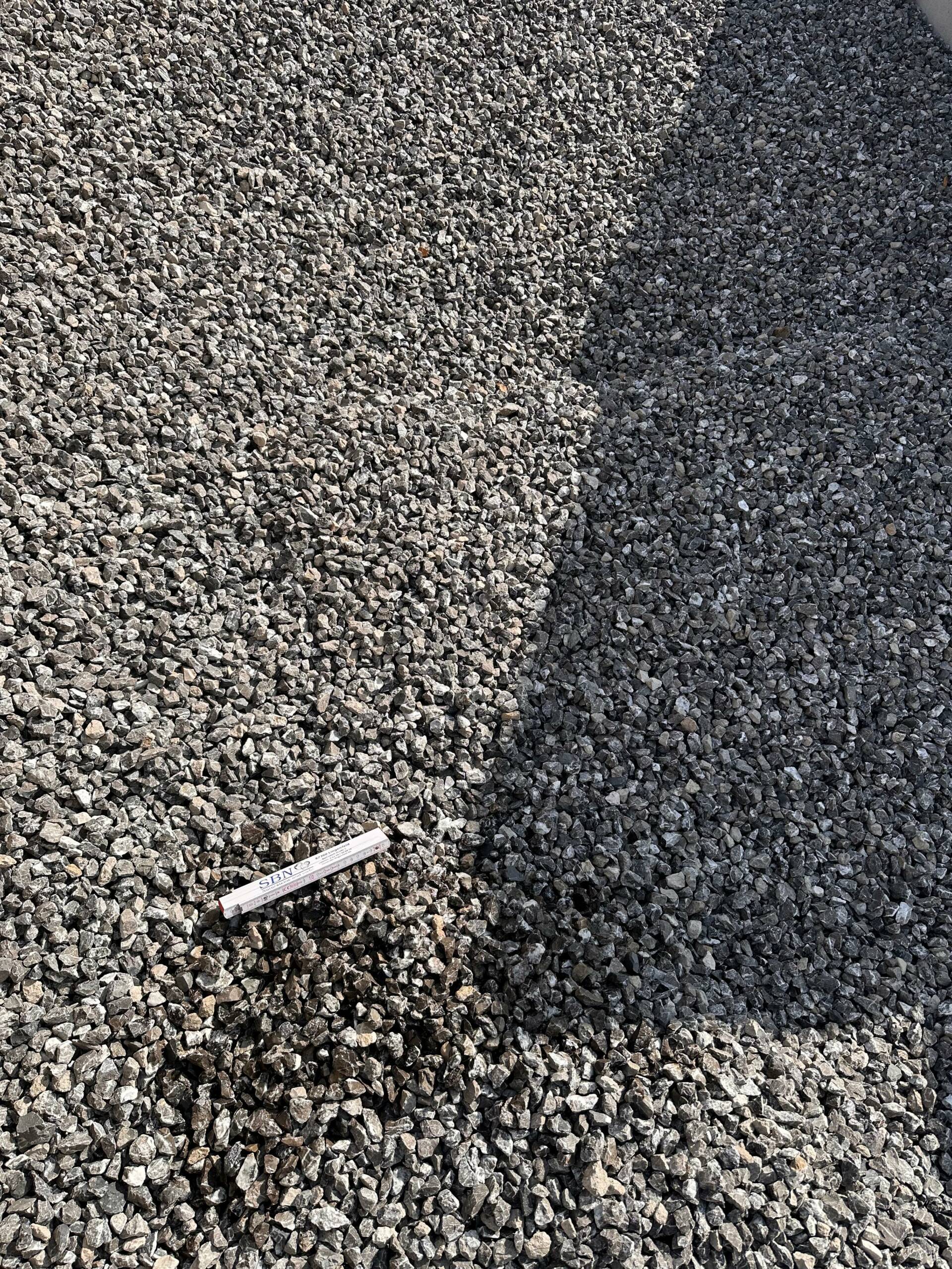 Alpinsplitt Grau-Anthrazit 16–22 mm – Weiß Geadert – Bild 3