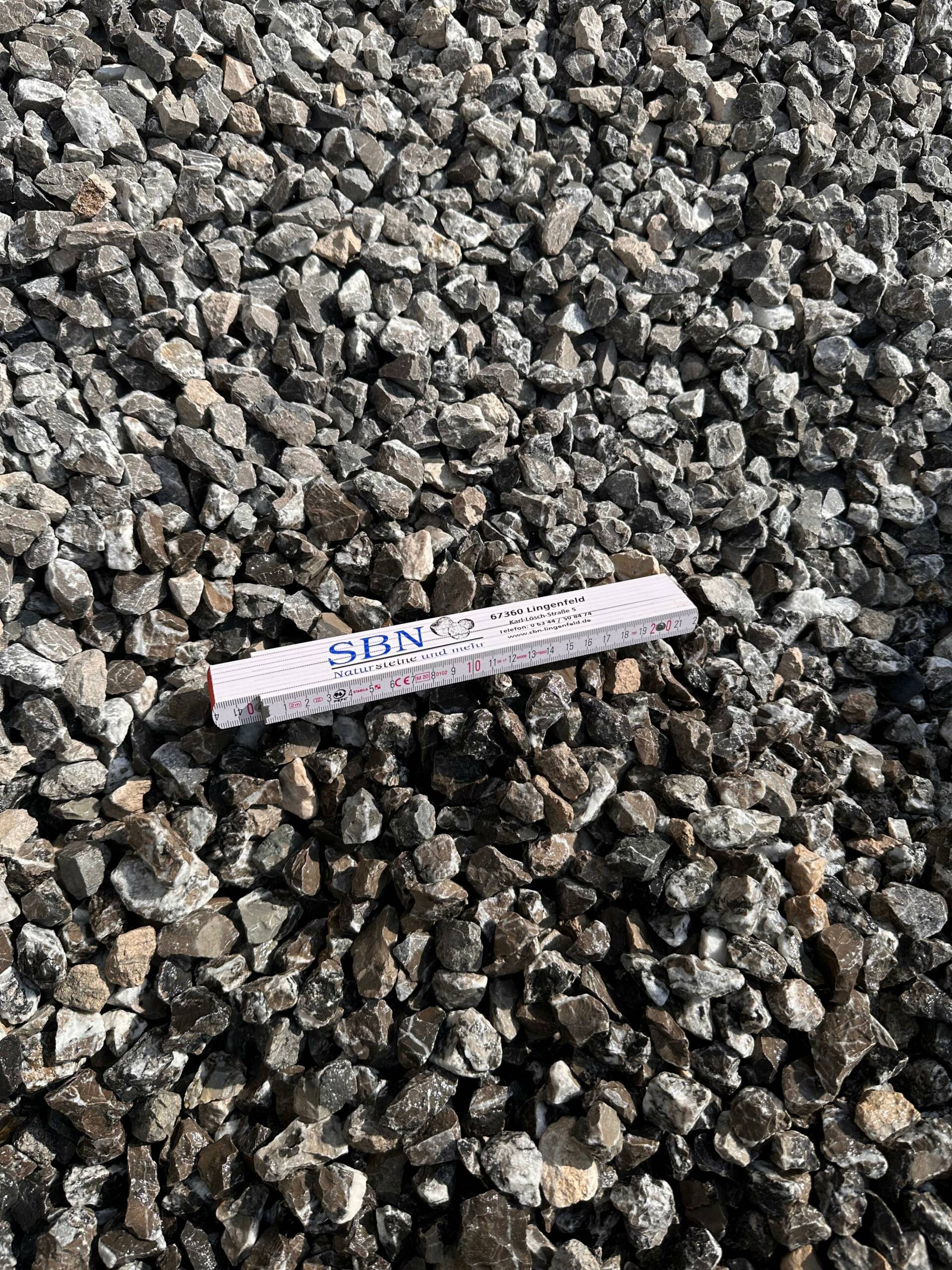 Alpinsplitt Grau-Anthrazit 16–22 mm – Weiß Geadert