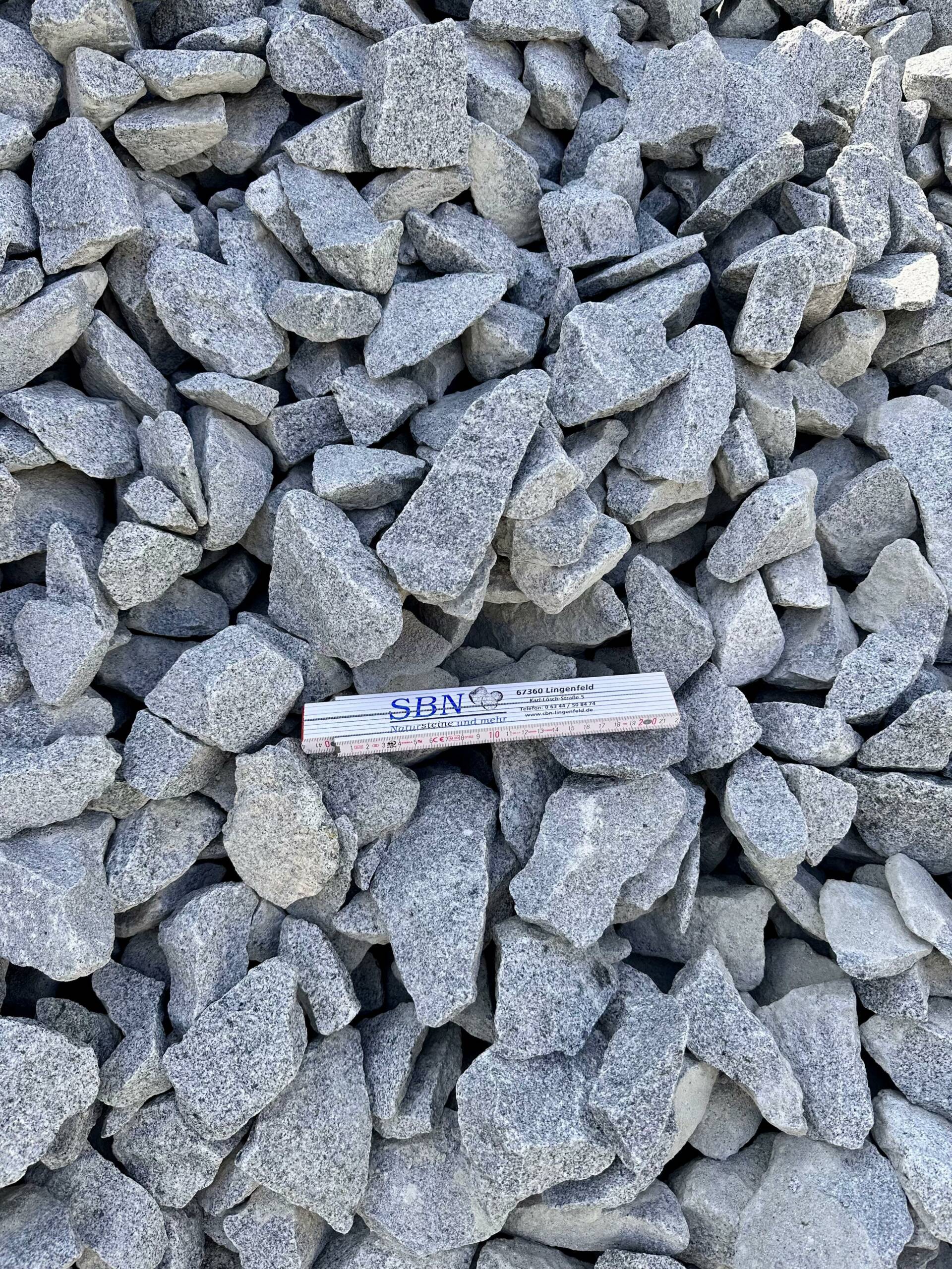 Granitschroppen Hellgrau 60–90 mm – Gabionensteine aus Granit