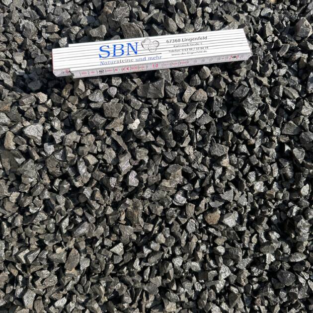 Basaltsplitt Schwarz 8–16 mm – Hochwertiger Edelsplitt für moderne Gartenanlagen