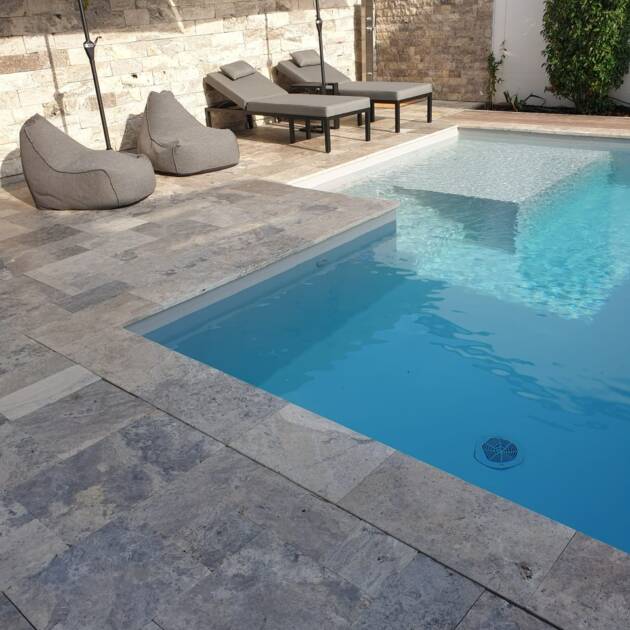 Travertin Silber Poolplatten / Poolumrandung 60 × 30 × 3 cm – Bullnose, getrommelt