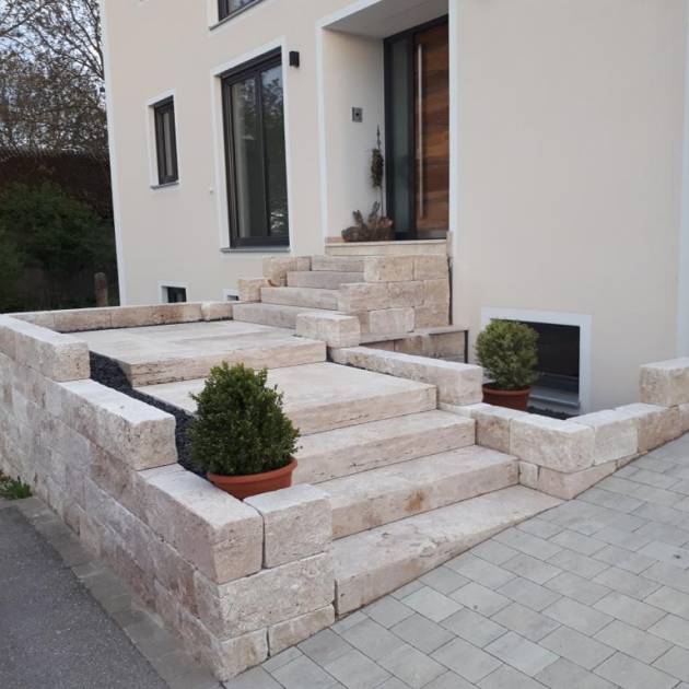 Travertin Light Antik Blockstufen geschliffen