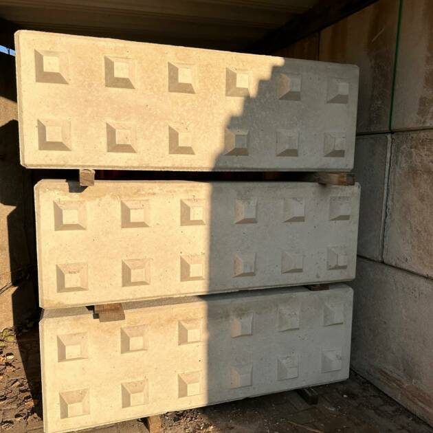 Beton Lego Steine 180×60×60 cm – Schwerer Betonblock für Stützwände & Industrieanlagen