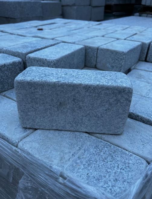 Granit Pflastersteine 8x10x20 cm – Bergama Grau, gesägt & getrommelt, Naturstein Bindersteine – Bild 3