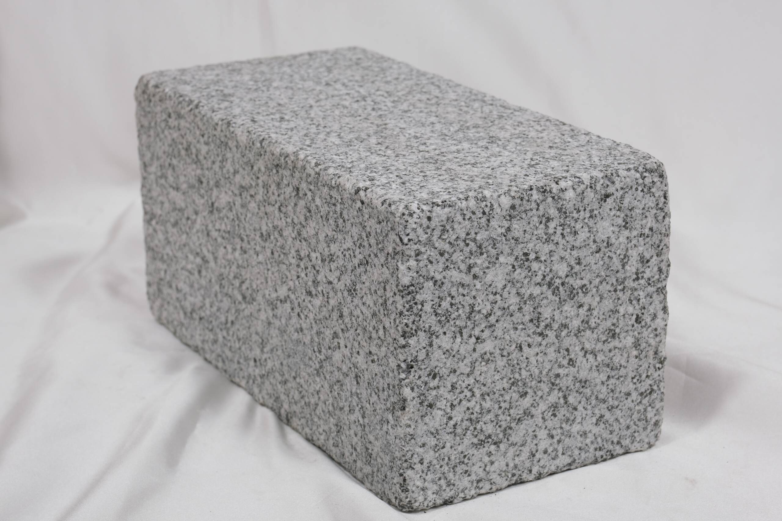 Granit Pflastersteine 8x10x20 cm – Bergama Grau, gesägt & getrommelt, Naturstein Bindersteine – Bild 2