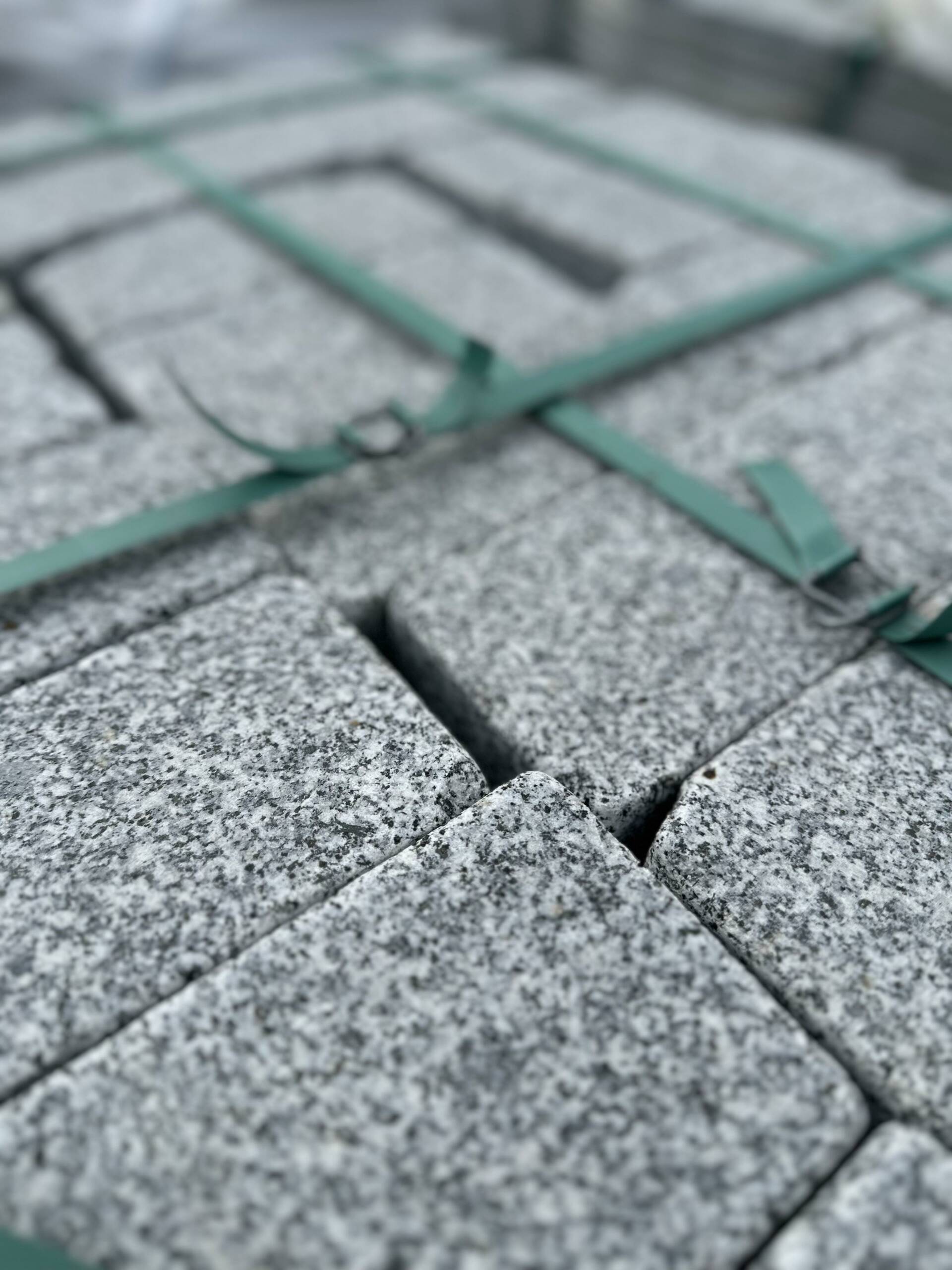 Granit Pflastersteine 8x10x20 cm – Bergama Grau, gesägt & getrommelt, Naturstein Bindersteine – Bild 4